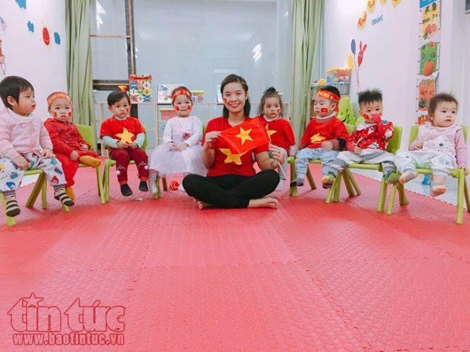 Những bé siêu đáng yêu cổ vũ U23 Việt Nam tại... lớp mẫu giáo